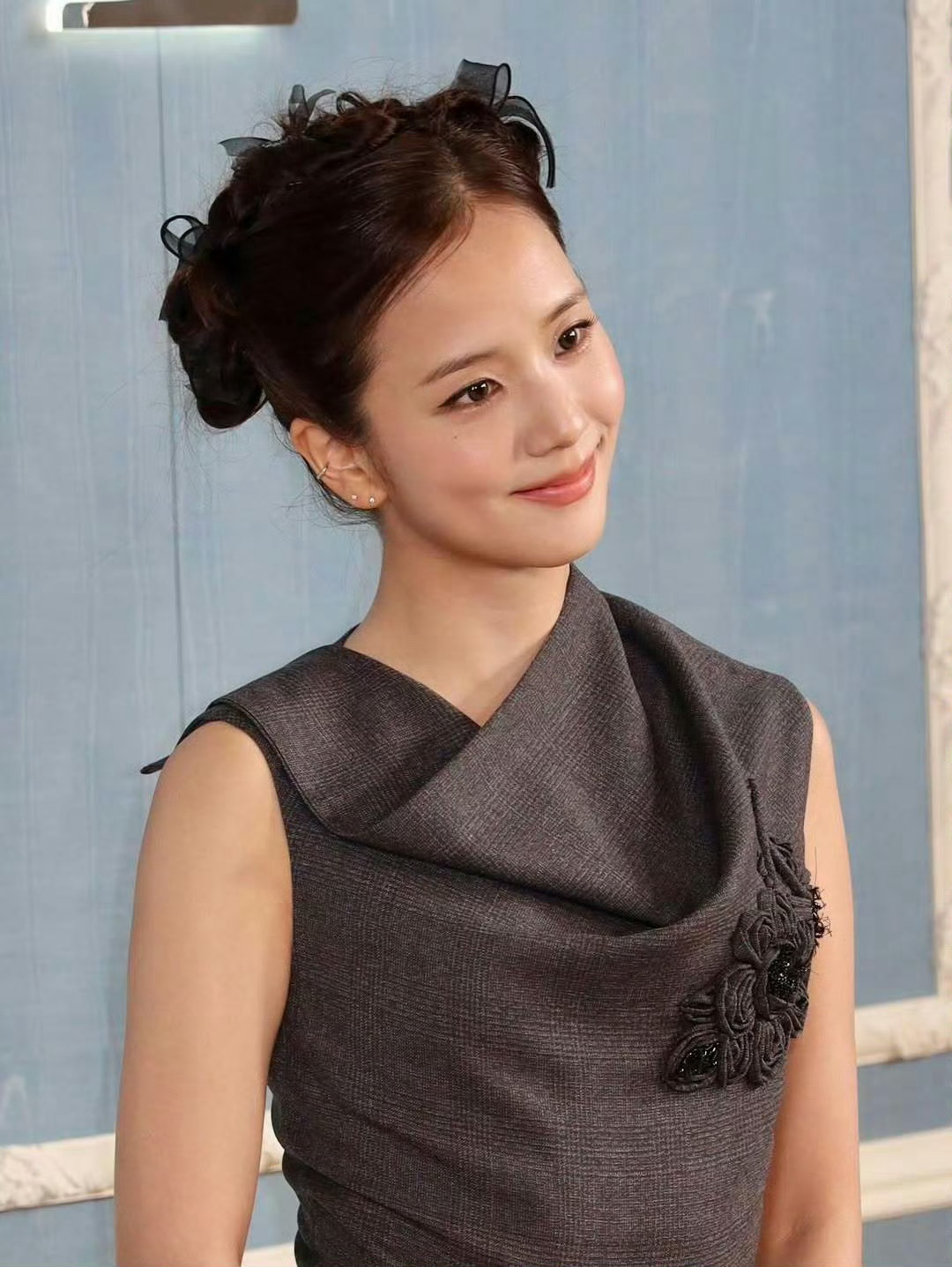 金智秀亮相香港Dior活动金智秀丸子头金智秀香港Dior活动kimjisoo