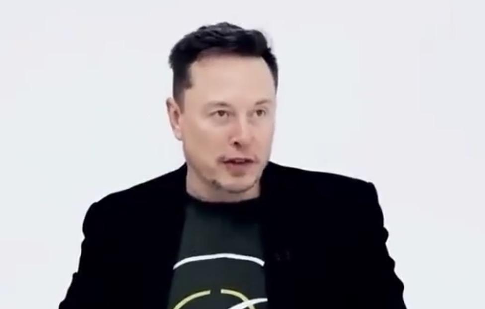 美国科技巨头马斯克今天发文说：“可能很多人还不知道，SpaceX 已经将重点转移