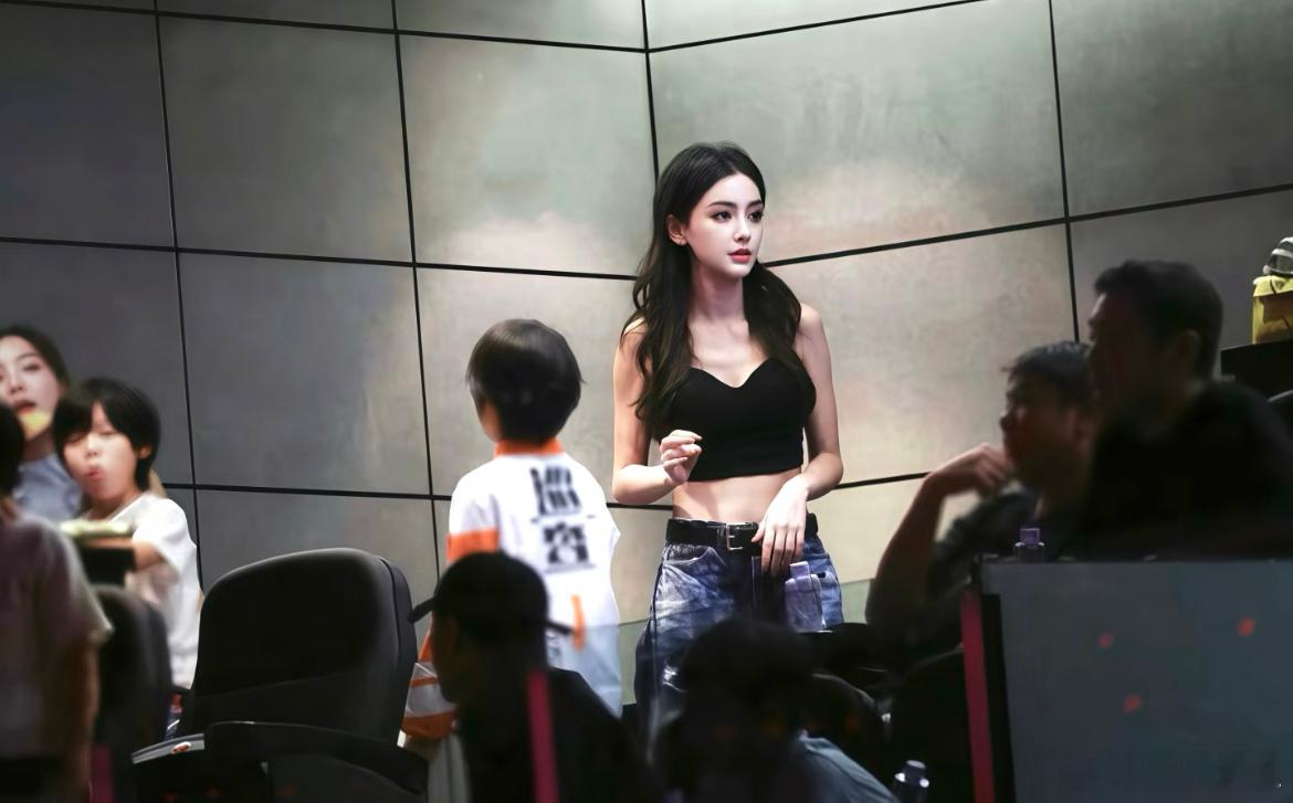 论肤白小脸大五官在人群中有多显眼Angelababy 顶级神颜 ​​​