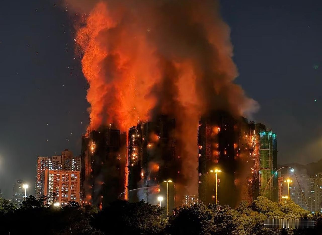 香港大埔宏福苑突发致命火灾，44人遇难3人涉误杀被捕，易燃材料加速火势蔓延

1