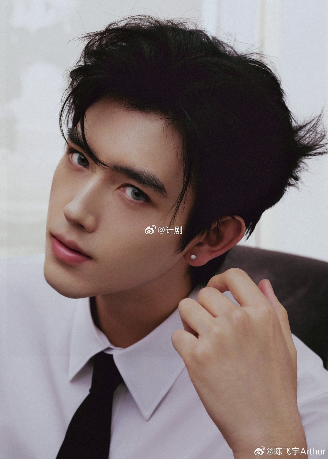 陈飞宇跳舞偷感好重陈飞宇是热巴的贴身保镖吧 本期《你好星期六》，陈飞宇确实把反差