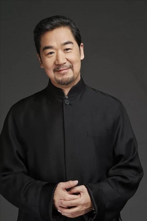 演员，张国立，刚来北京那会儿，啥都干，给人家配音，一个片段给二十块，有一次一天有