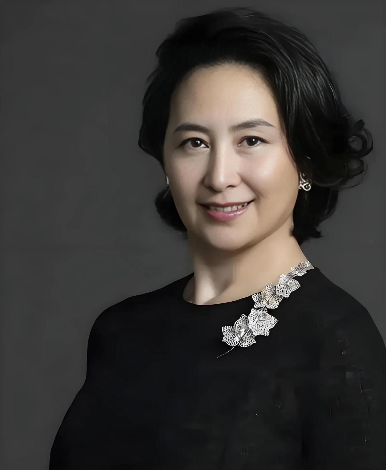 这个时代的杰出女性代表:董明珠、孟晚舟、宗馥莉、何超琼。

一个是单枪匹马打天下