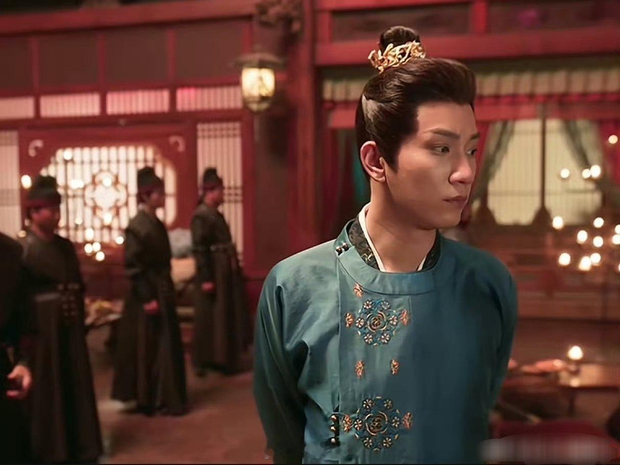 谁看过《小仵作2》剧里真的这样吗 王子奇体态太差了…感觉都没光环😇一点都不突出