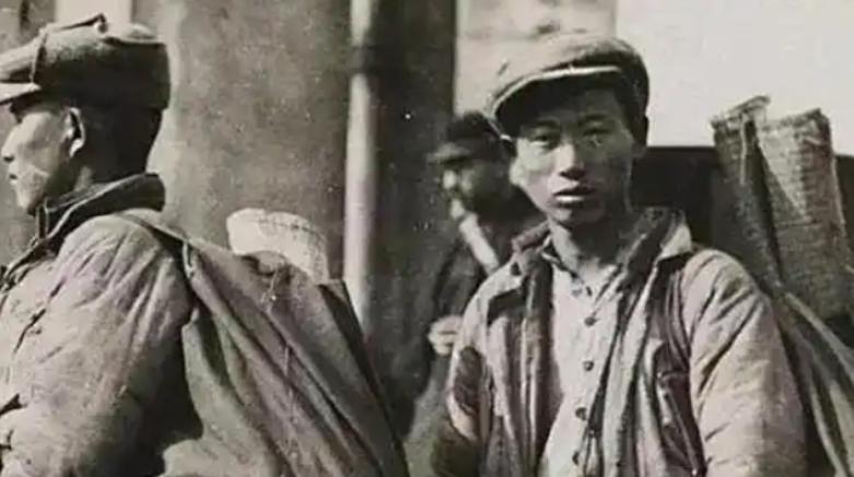 1917年，大批山东汉子被骗到法国挖煤，到了才知道不是挖煤，而是干苦力，但出乎意