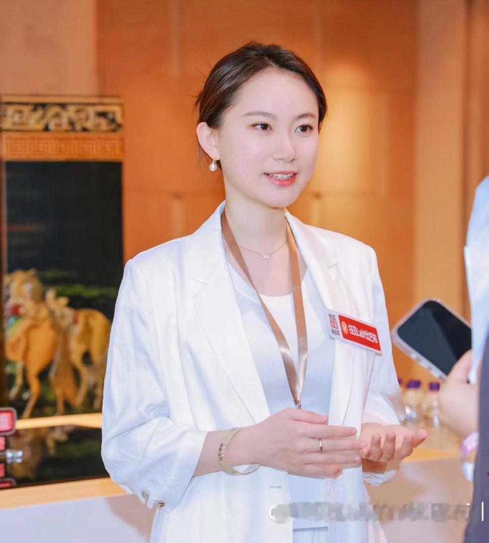 AI让一人公司干掉八人团队清华教授2万元搞定核聚变装置 时代真变了！七八人干两三