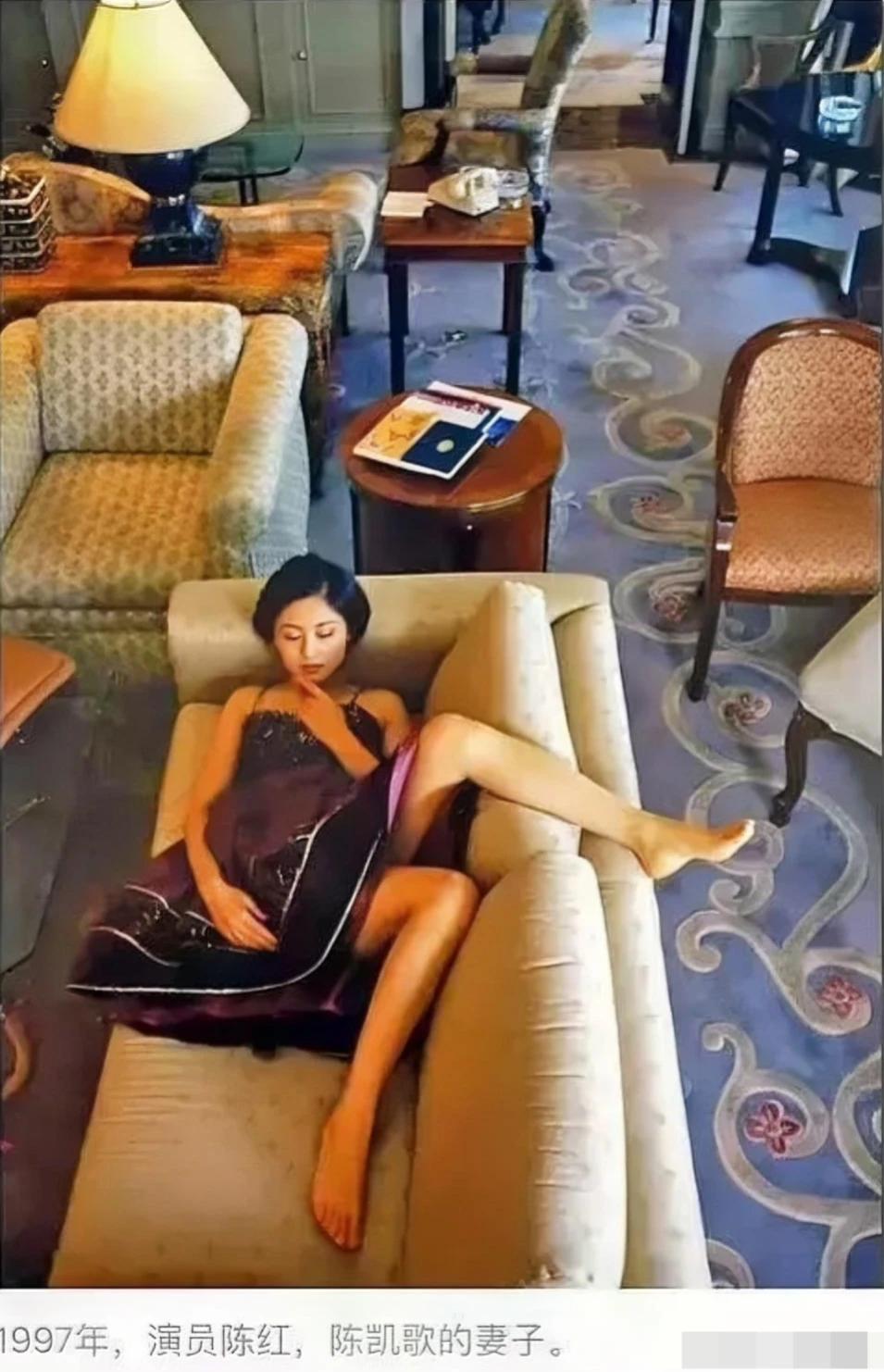 29岁的陈红，
已经到达人生巅峰！
不知道当时的她心里在想什么？