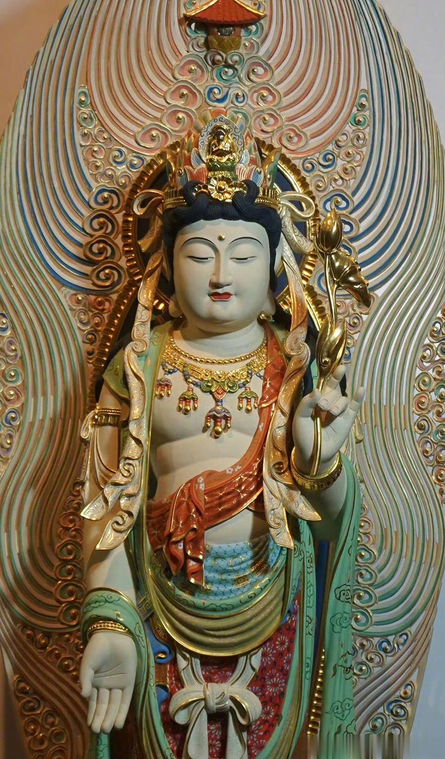 礼赞，贵星照命，福德加持，多得贵人提携，财运事业蒸蒸日上。 ​​​