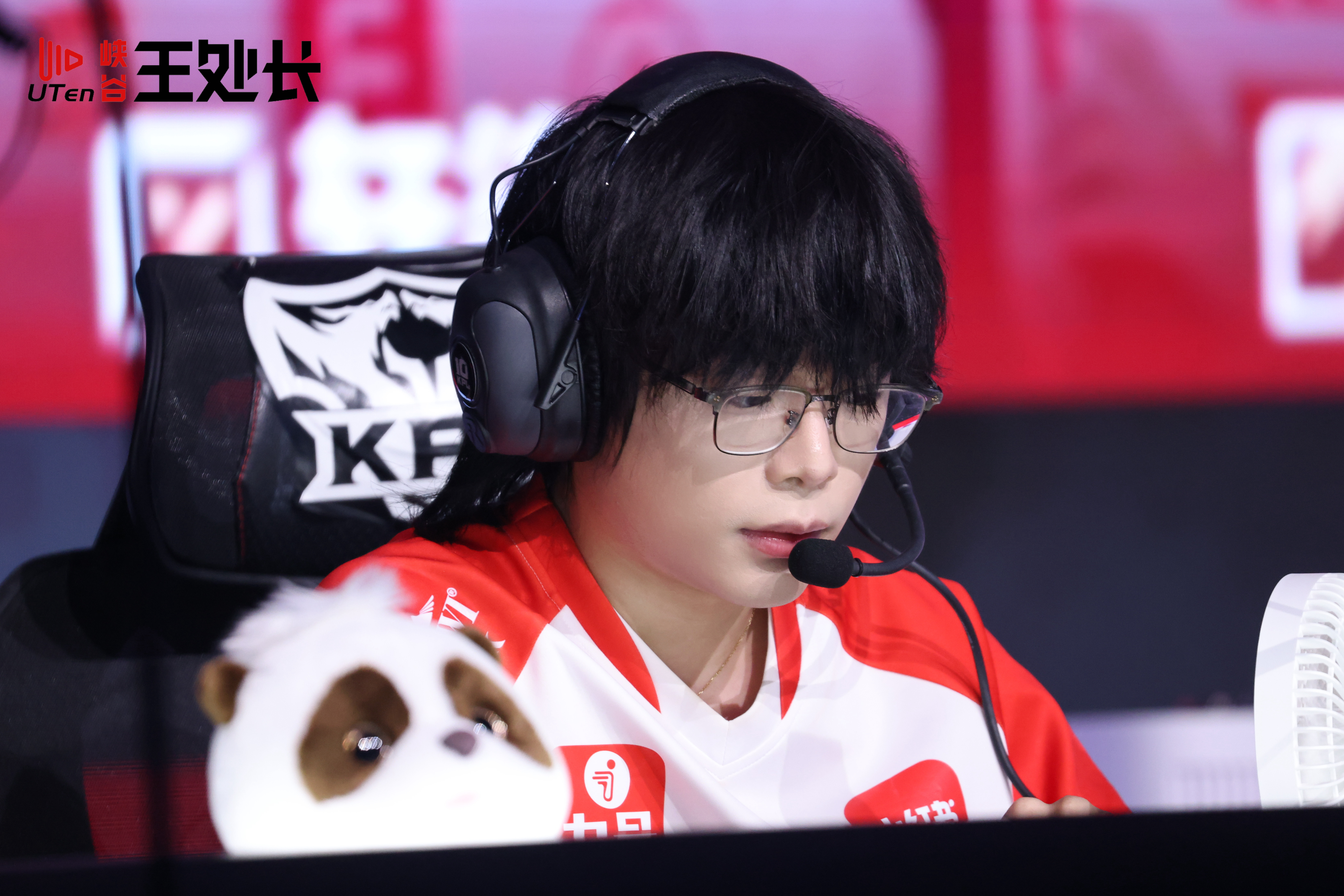 AG战胜LGDNBWAG让二追三成功给钟意老师颁发小奖状！2026kpl夏季赛