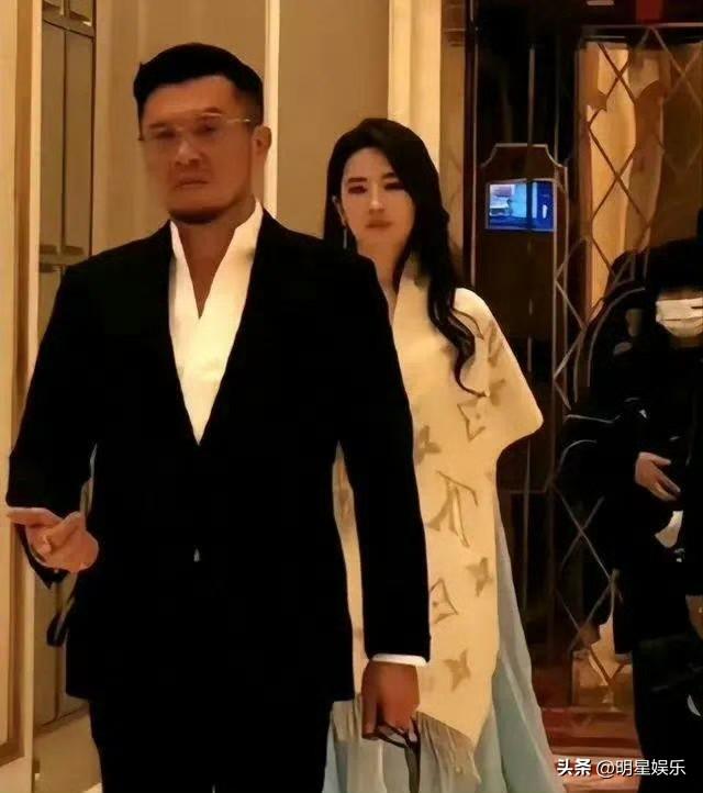 刘亦菲的保镖VS何超莲的保镖