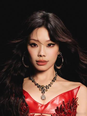 歌手2026万妮达又秒了谁能不被万妮达震撼到，不管是唱腔还是舞台把控，轻轻松松碾