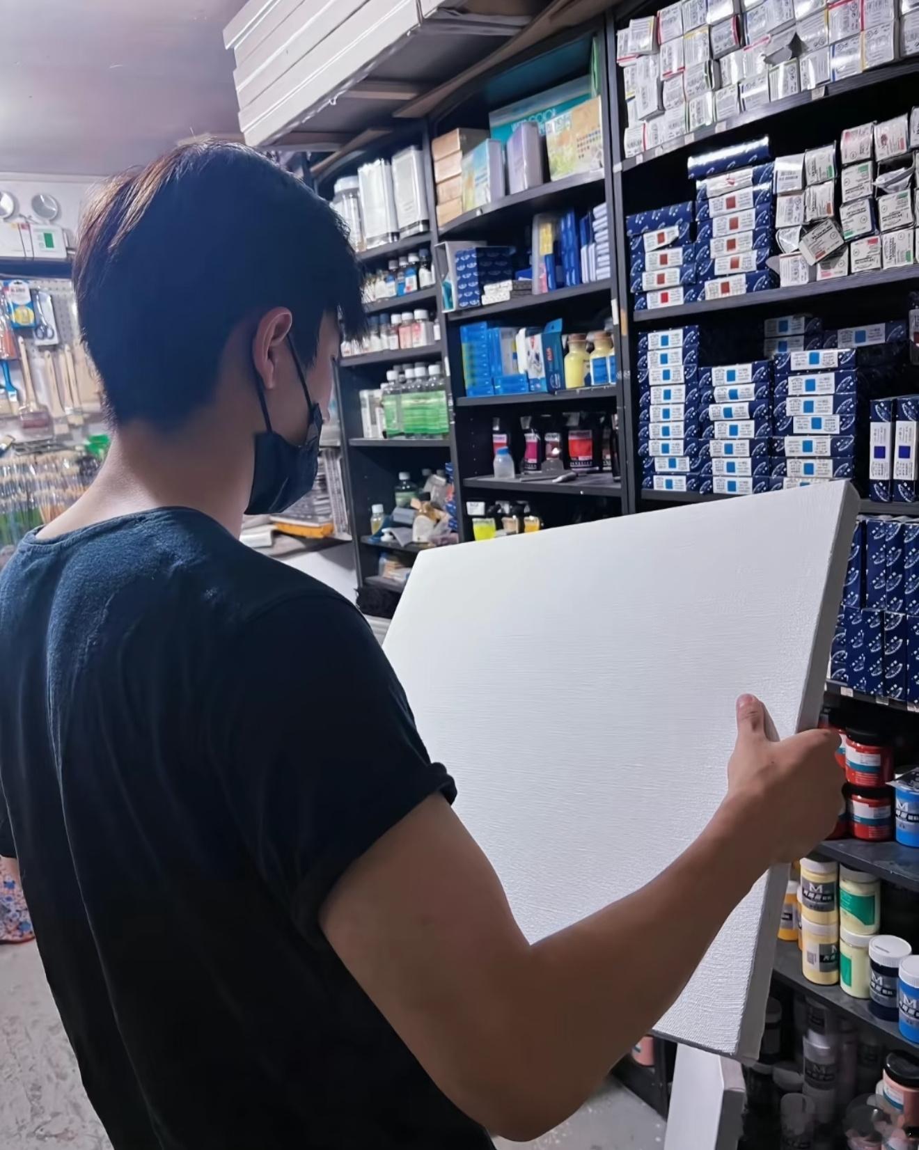 内娱第一对美术生cp徐若晗在预告里的破碎小白花形象也太贴了吧！被丞磊拽着的时候，