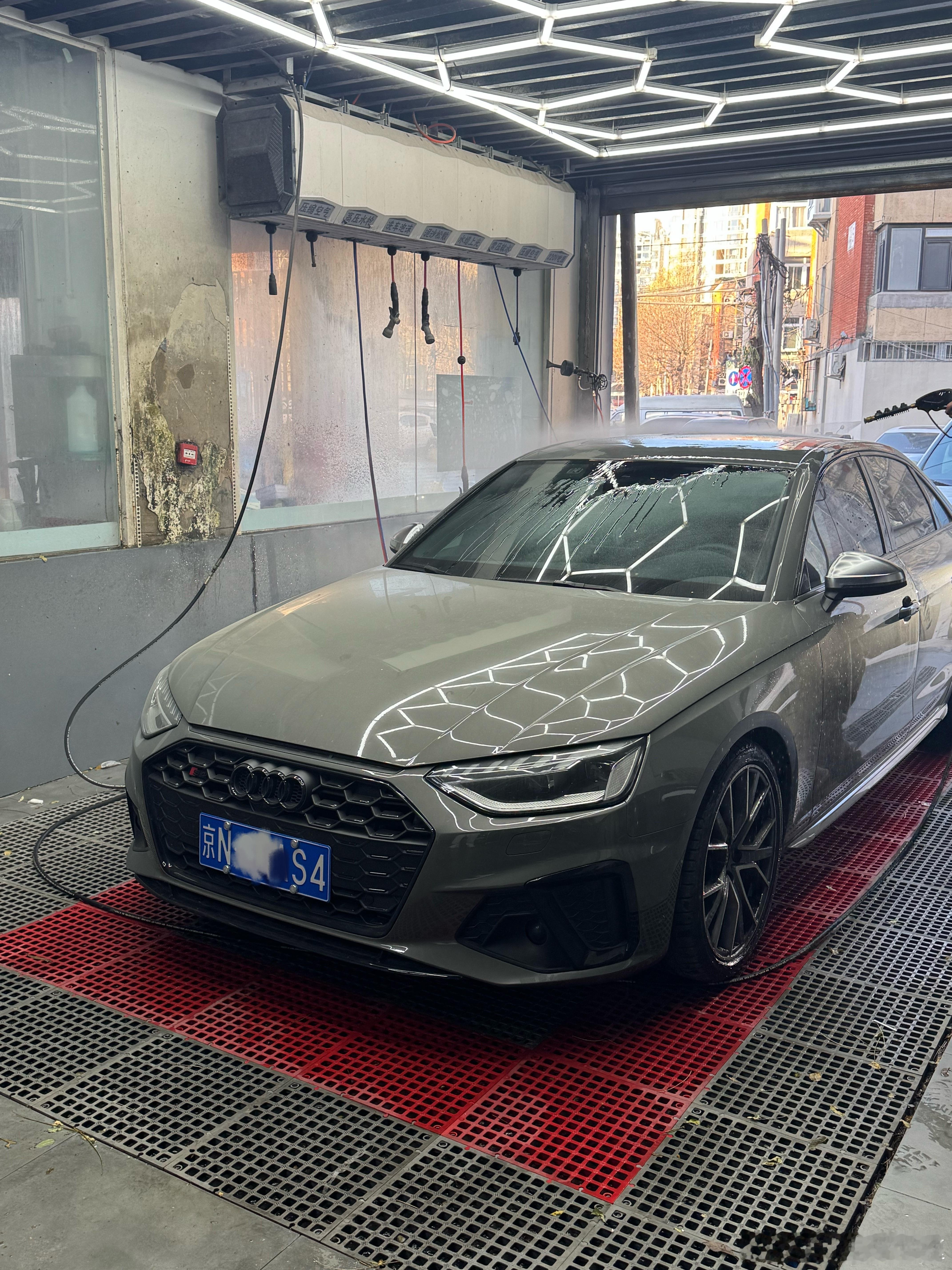 自打提了i6    S4就一直放在父母家 前几天不在京 突然接电话说北京刮大风 