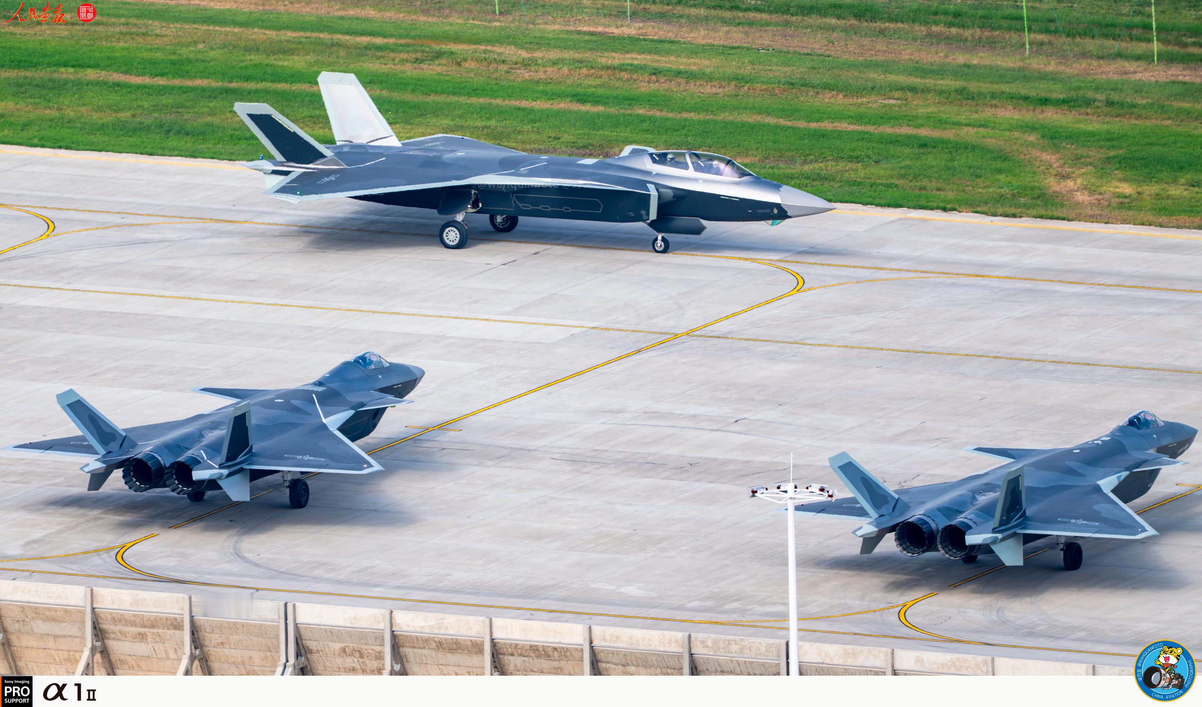 罕见画面，三种版本的歼-20战斗机同框展示！“万全”大佬发布高清图，一图同款歼-