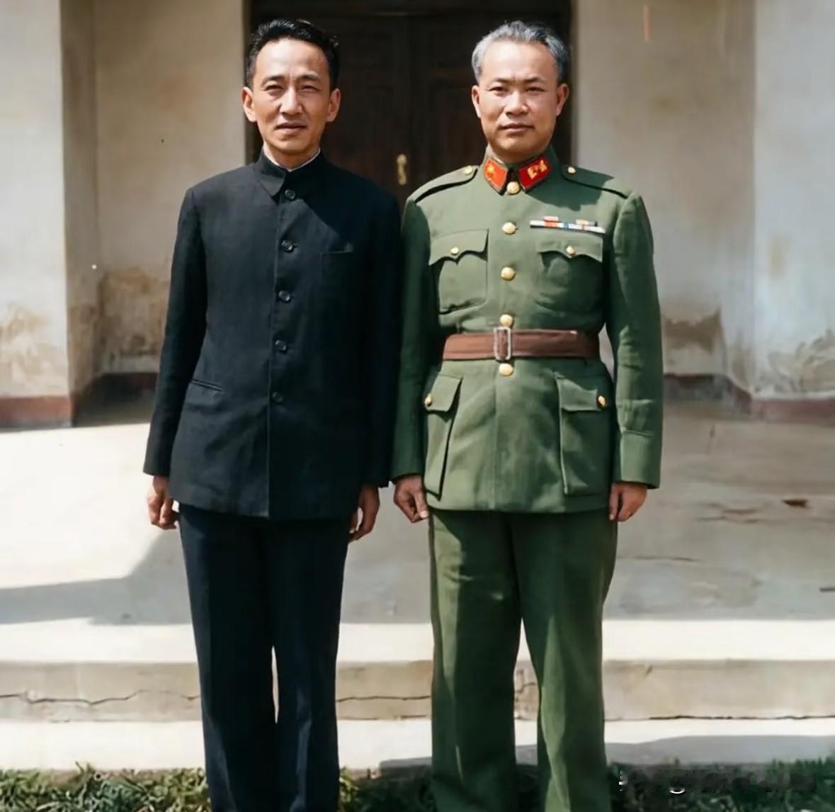 40年代，老蒋的核心“文胆”陈布雷与“武将”陈诚的合影。

两人并肩而立，陈布雷