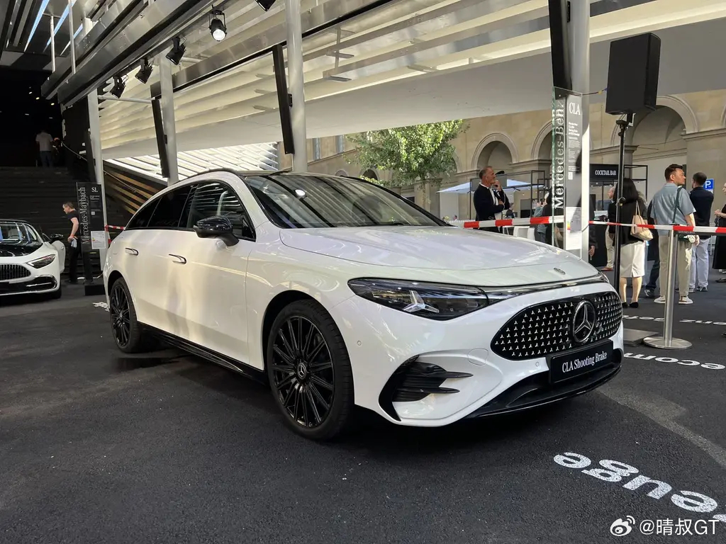 全新奔驰CLA猎装版实车亮相，推出CLA250+和CLA300.4MATIC两种