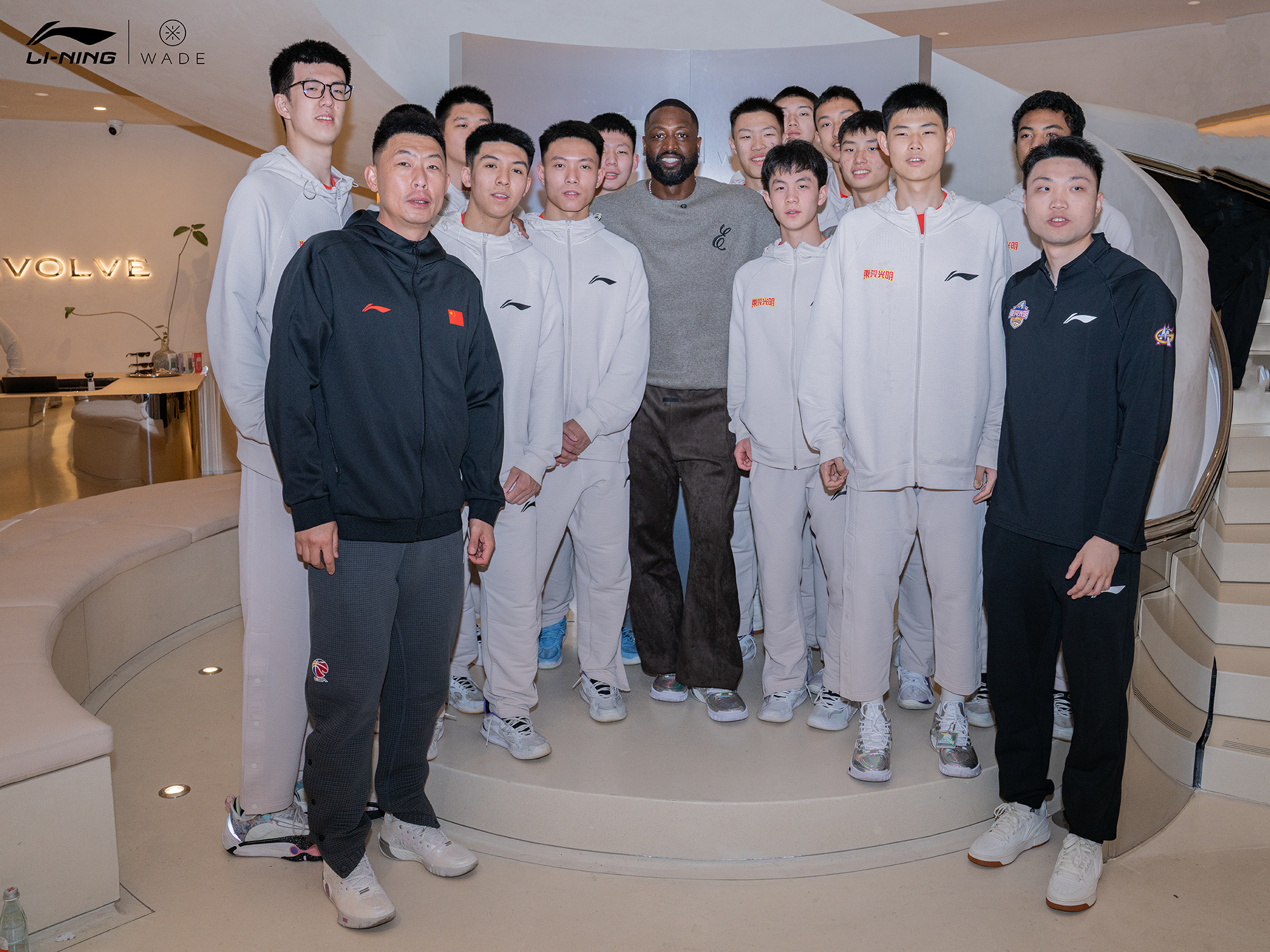 韦德之道12 LUX“ASG 今日在洛杉矶发售时值全明星赛之际 韦德亮相洛杉矶的