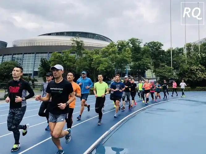 张雪峰的事情提醒大家，尤其是40岁左右的中年人，不是每个人都适合，每天五公里十公
