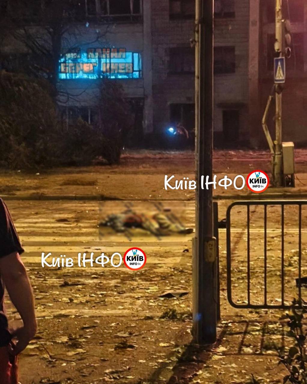在基辅的街道上，可以看到一些平民躺在地上，已经遇难，因为他们没有及时到达避难所，
