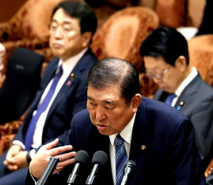 中国9.3阅兵在即，日本却决定打破惯例，首相石破茂做了一件他前任们30年来都不敢