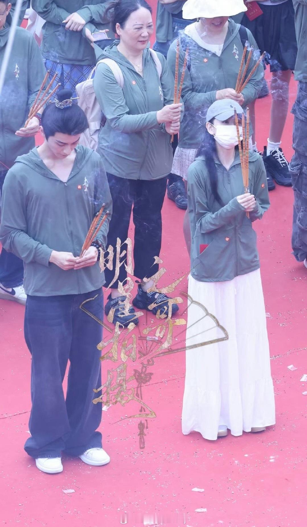宋祖儿 陈鑫海《表妹万福》开机同框路透[举手] ​​​