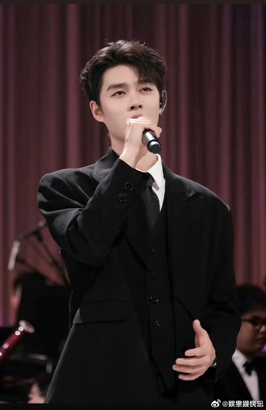 马小宇复刻短剧名场面 DNA动到停不下来！剧里严肃感满满的高智商帅哥，私下复刻名