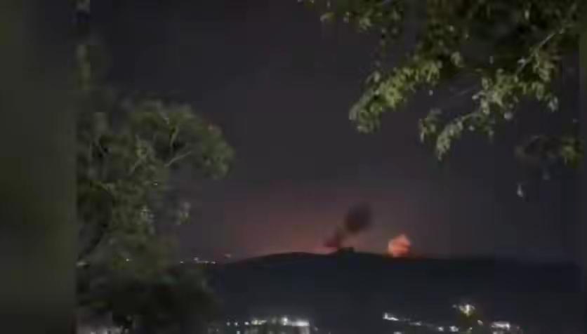 突发！美军入侵委内瑞拉，特朗普称已抓获马杜罗并带离委内瑞拉