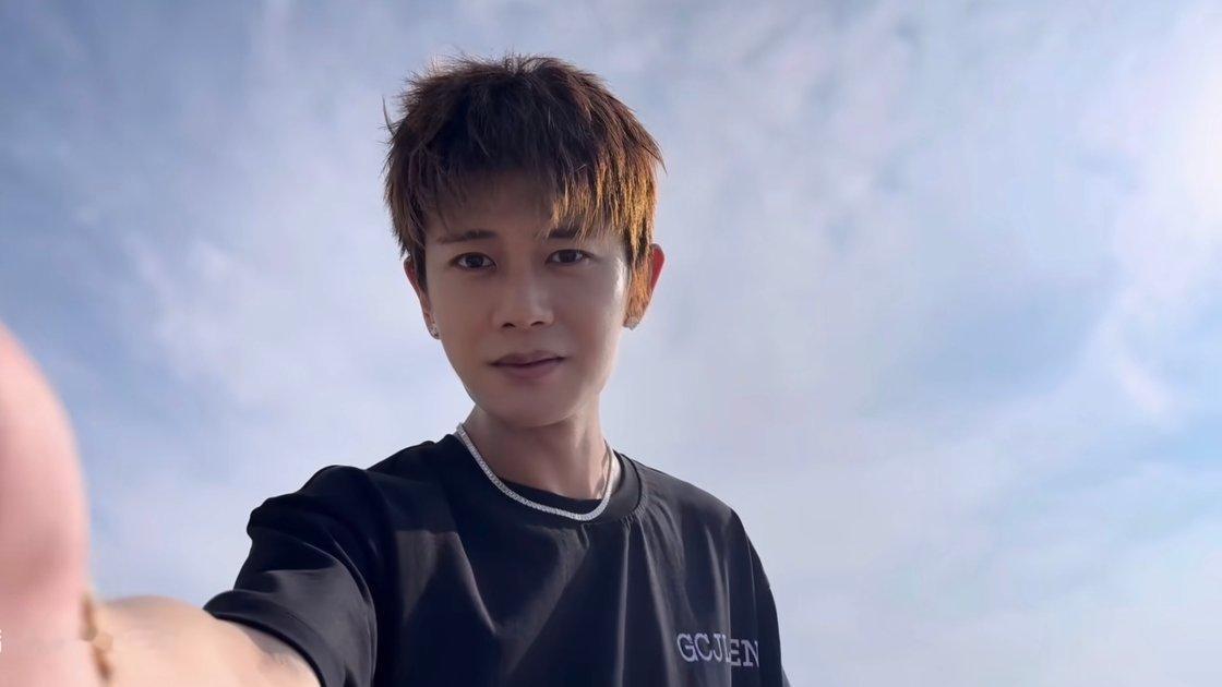 这个是谁呀？好想你，看了之后更想了任嘉伦任嘉伦