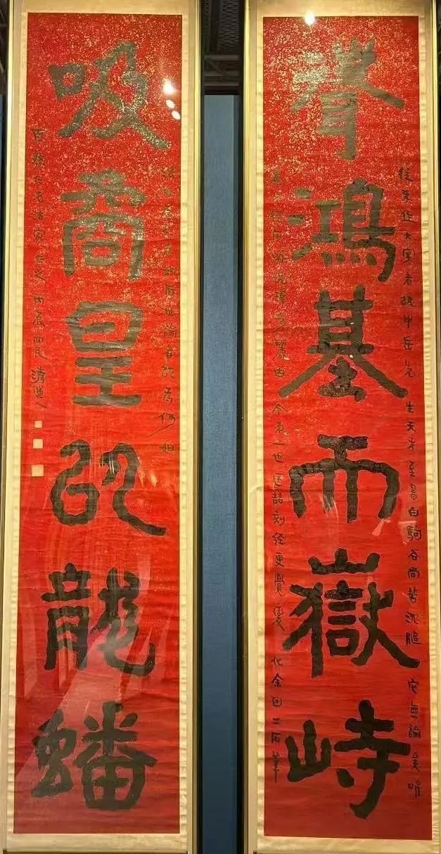 李瑞清 行书六言联立轴 
释 文： 耸鸿基而岳峙，吸矞皇以龙蟠。