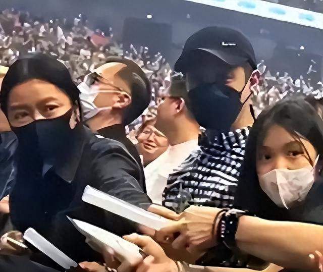 刘德华夫妇同框！衰老差距看哭不少人