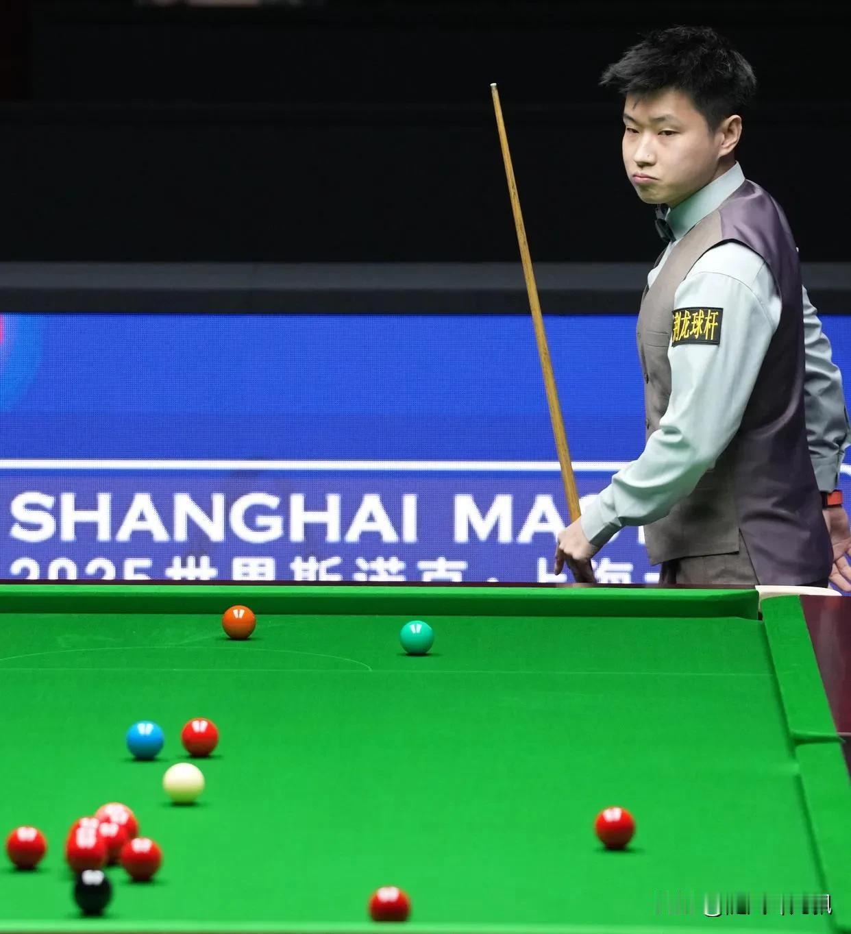 赵心童输了，5-10不敌囧哥。

前段时间，赵心童新晋世锦赛冠军的新闻刷屏时，我