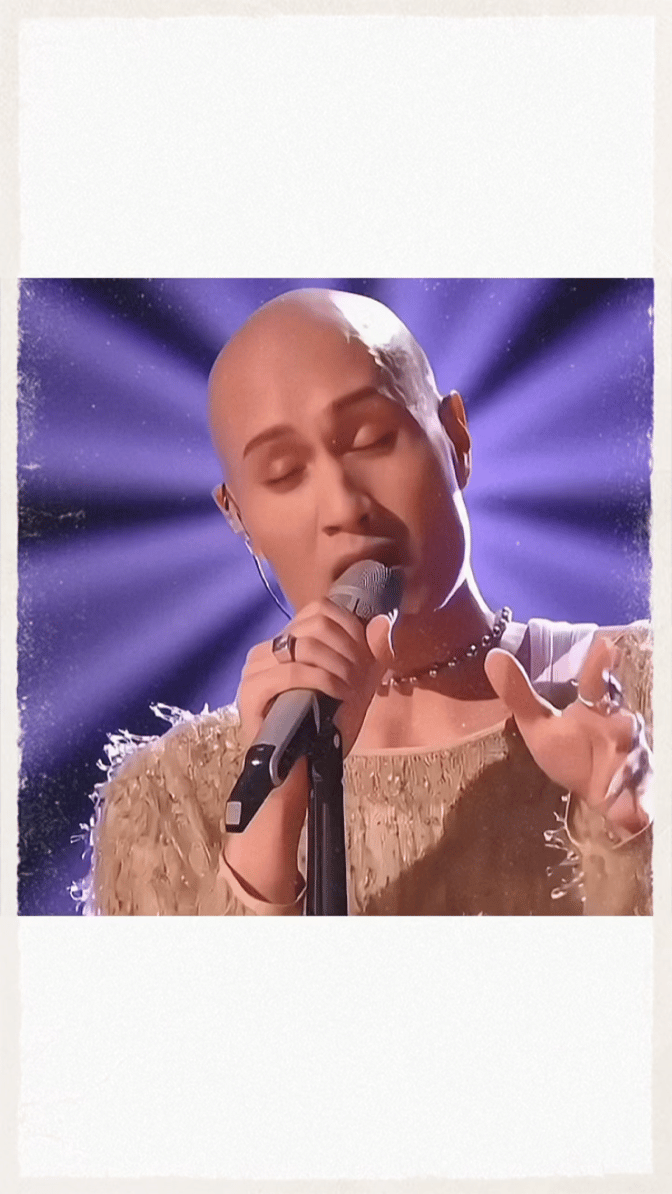 #黄宣秒了# 他唱的好投入啊！好稳啊！这首编曲确实秒了！越来越喜欢这个光头！听着