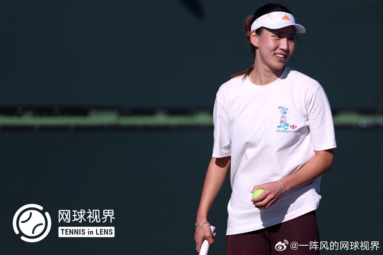 今天的训练与陪练打比赛，不管打出好球还是失误，王欣瑜一直都在笑，团队的备战气氛轻