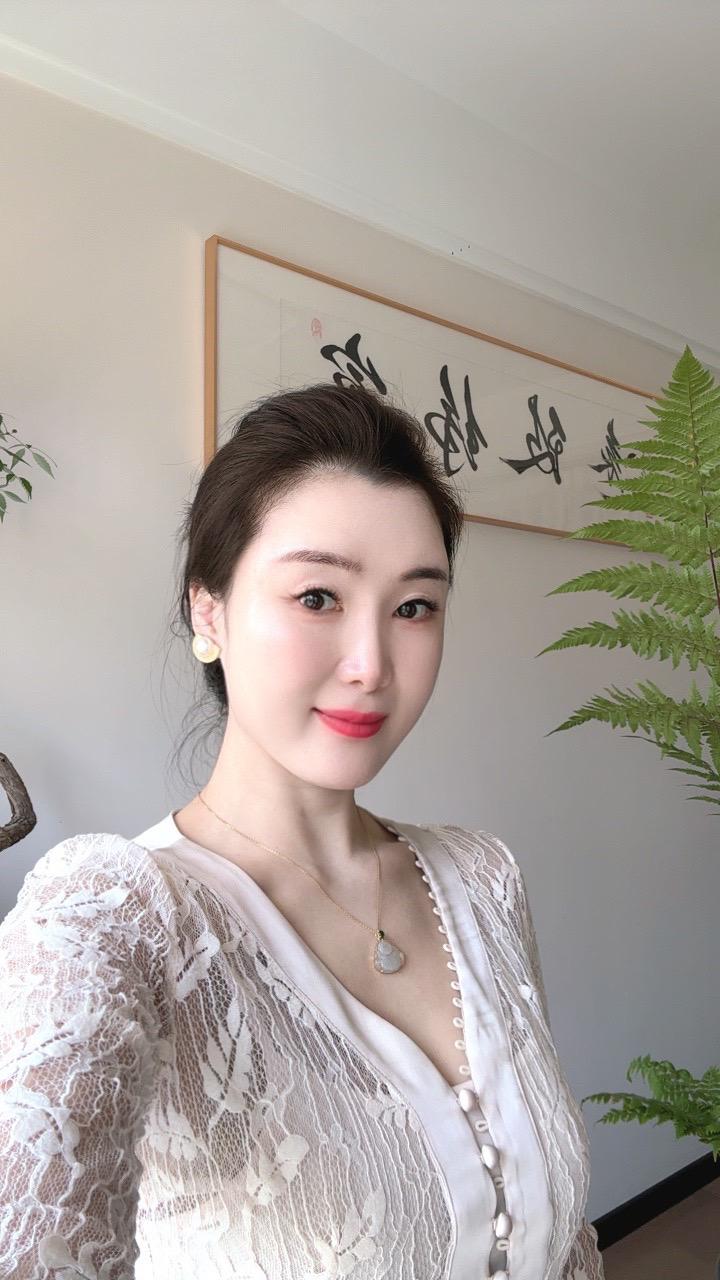 成年人的心动是欲望跟克制的较量～是从喜欢里得到力量和快乐～而不是花光力...