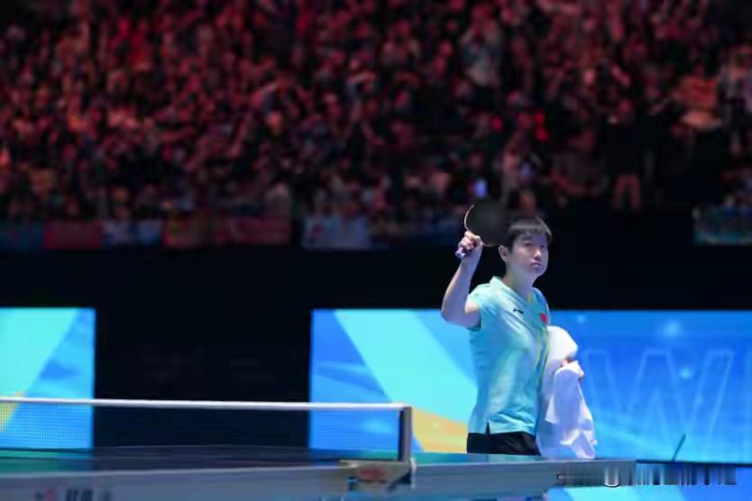 哈哈哈！你这小编文章稿件才写吧，对国乒孙颖莎了解吗？我告诉你一下吧！孙颖莎是打败