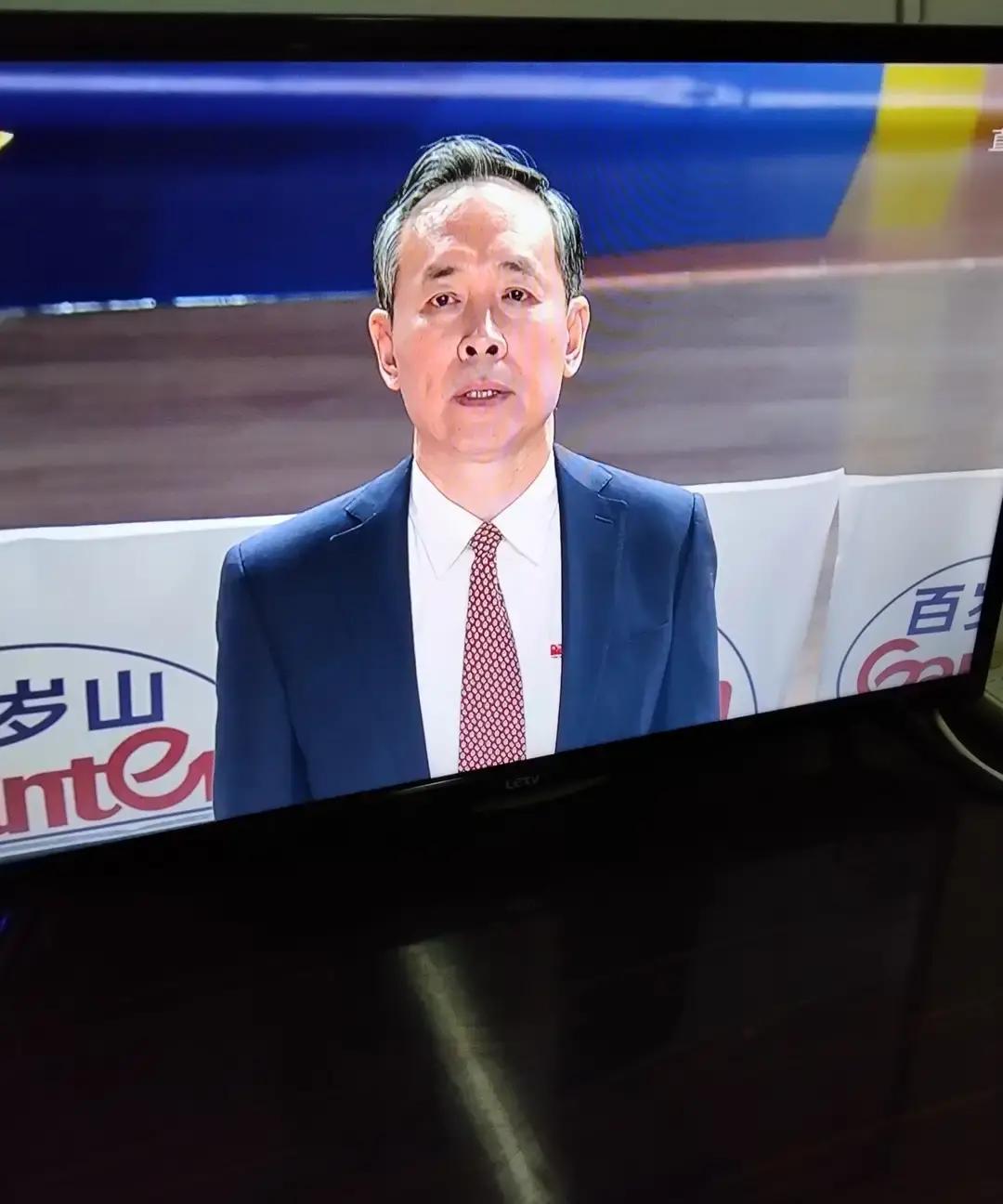 18岁少年扛起青岛三连胜
 
昨晚打江苏，杨瀚森22分15板6助，一个人把禁区当