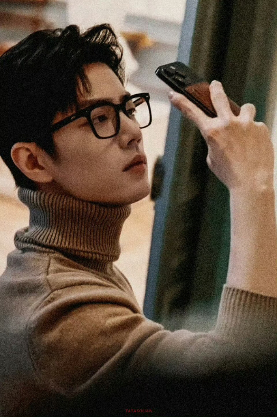 肖战先暖带动后暖他在直播间提醒大家“理性消费”，有粉丝把省下的钱捐给助学项目，渐