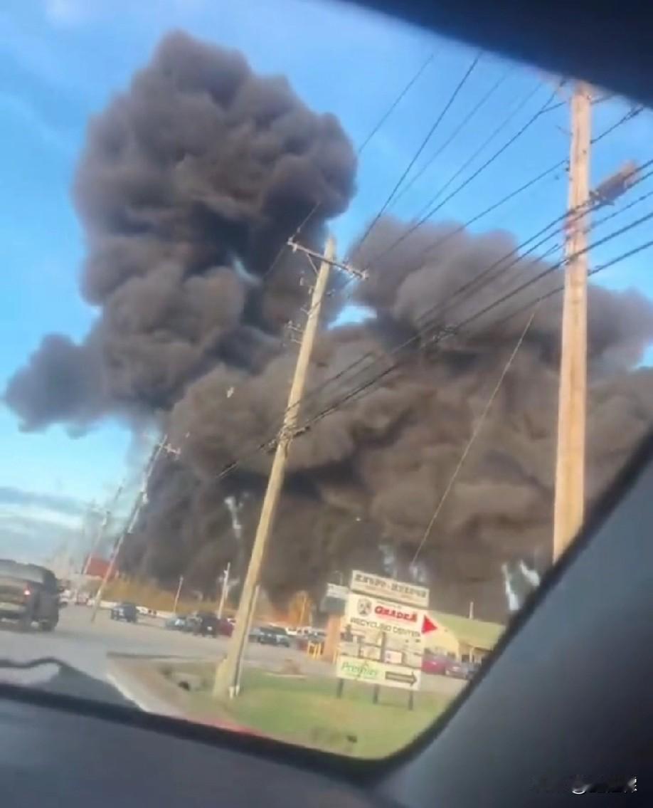 美国政府停摆已高达一个月零五天了，原以为会这样安稳的运行下去，可是就在近日却出大