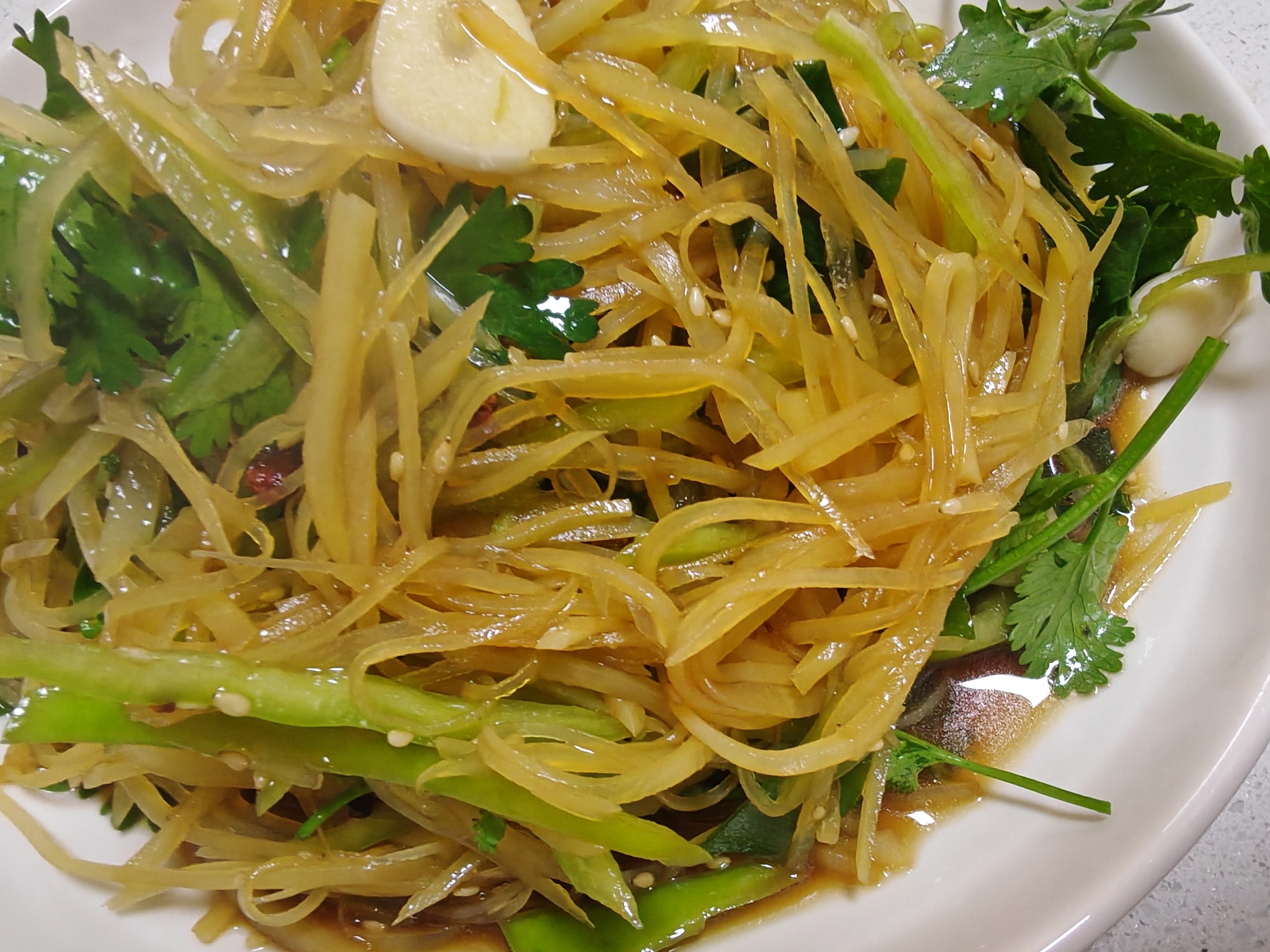 今晚简单炝土豆丝烤鲈鱼晚餐家常菜﻿ ﻿晚饭吃什么