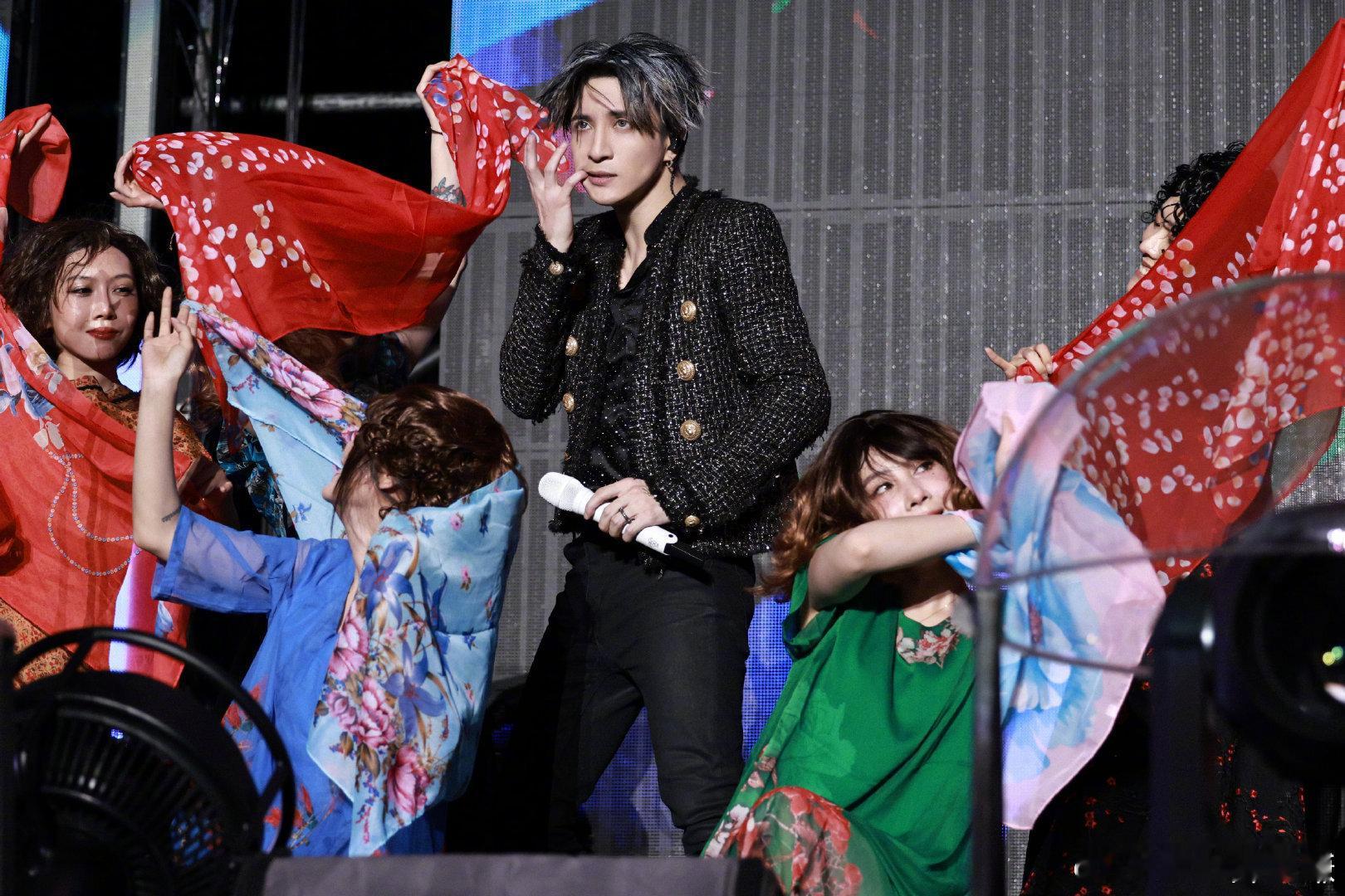 #张韶涵[超话]##男有薛之谦 女有张韶涵#歌王薛之谦和歌后张韶涵的音乐作品深受