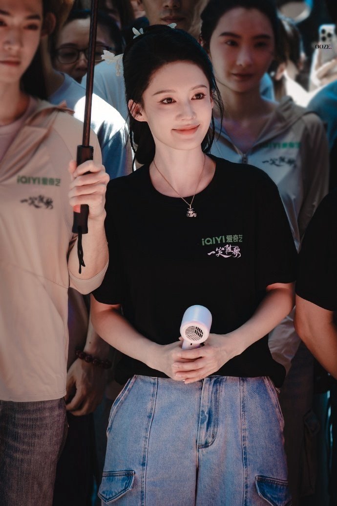 #李沁付一笑开机照##李沁击鼓庆一笑随歌开机#李沁新剧《一笑随歌》今日开机！姐姐