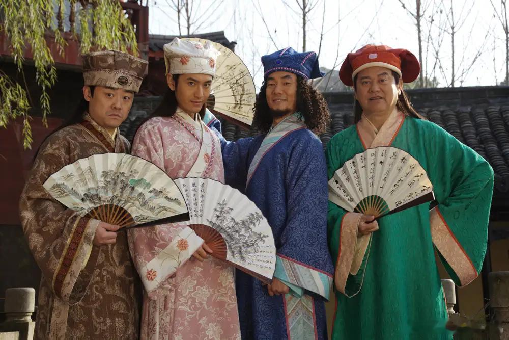 在横店影视节上，热依扎讲述了自己与横店的缘分，黄晓明居然占了很大的比重！2010