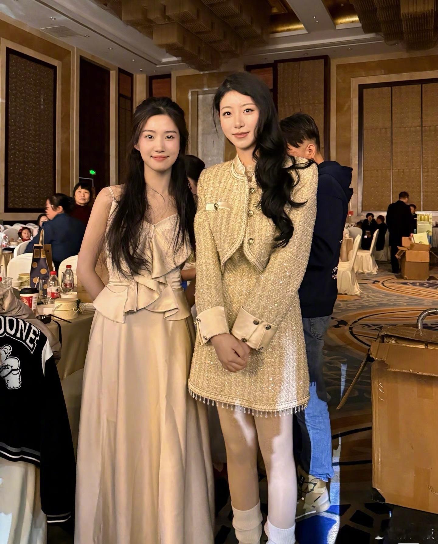 当伴娘的卢昱晓被嘲普，来审判下… 