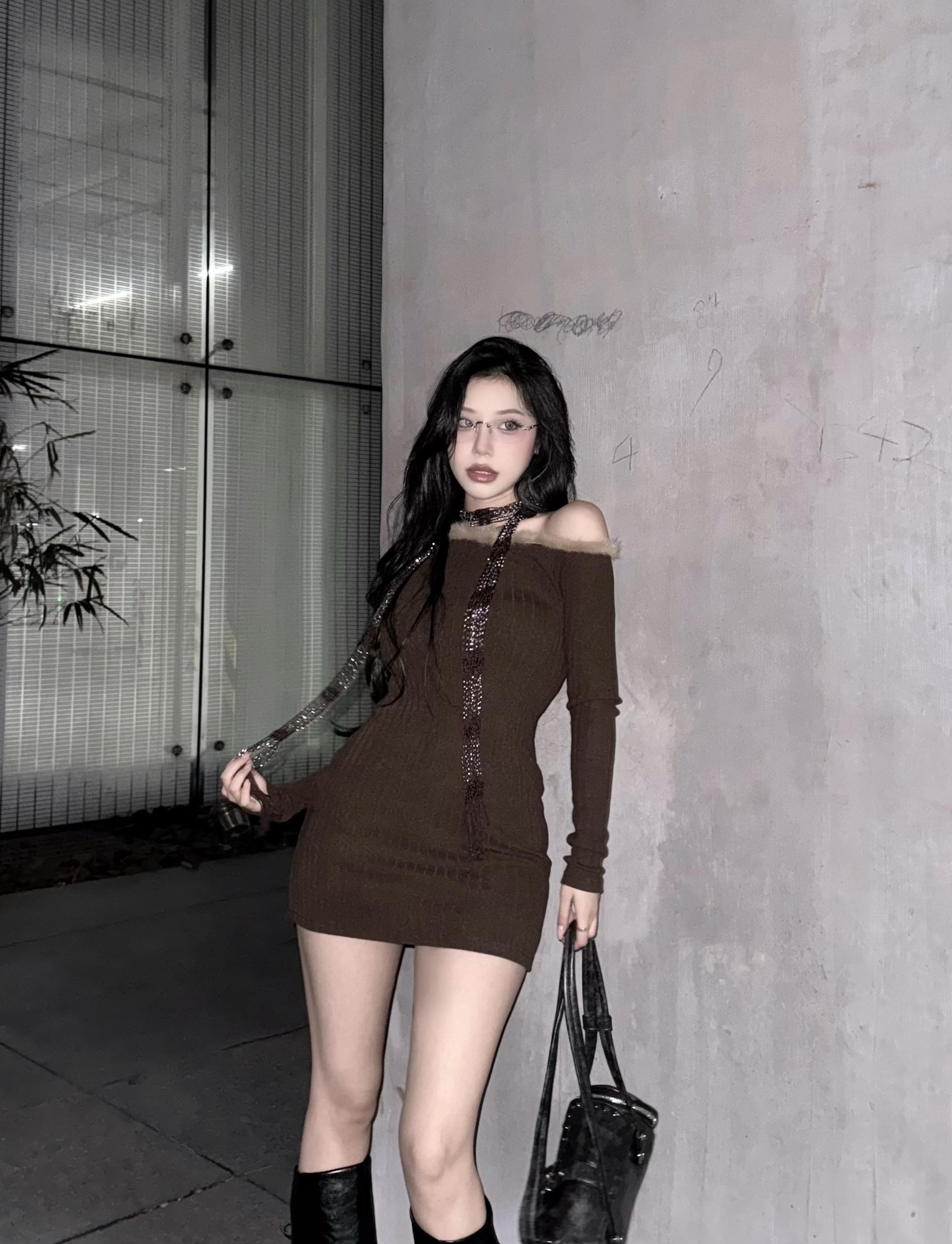 围着我转就行了 你哪来这么多自己的事要干。