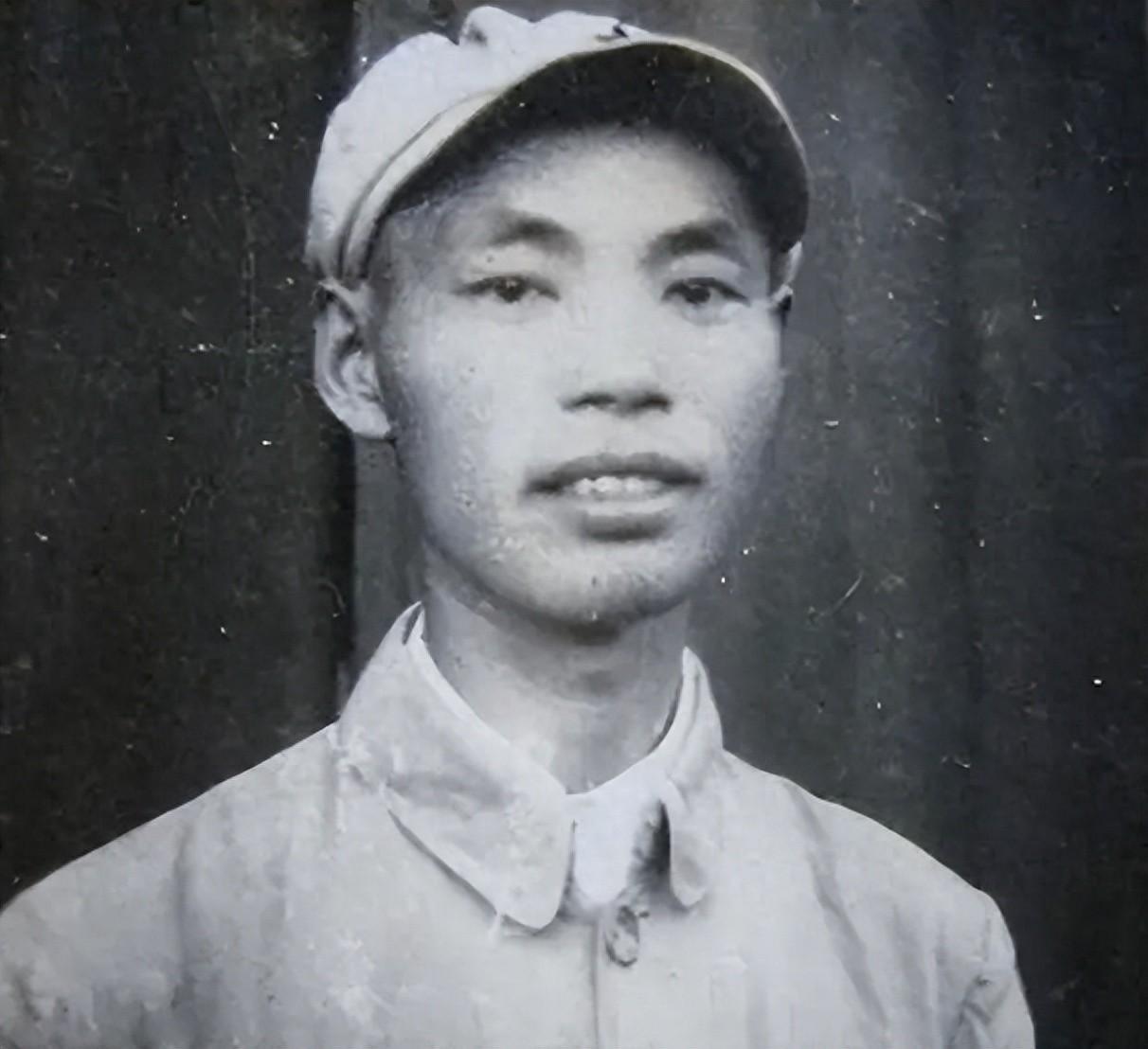 1947年，华野的一个政委回家寻找妻儿，发现家中荒草长的比人高，有村民告诉他：“