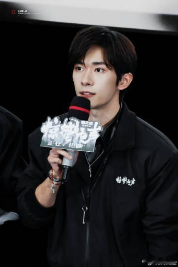 易烊千玺好正的一张脸易烊千玺自带正气buff，《惊蛰无声》里的严迪警官，一举一动