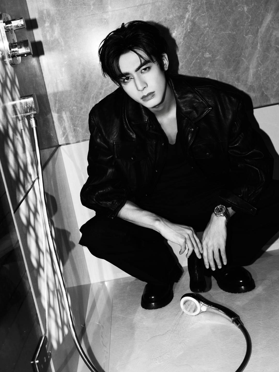 宋威龙浴室随拍宋威龙浴室随拍来啦！帅哥不语，只是一味going 