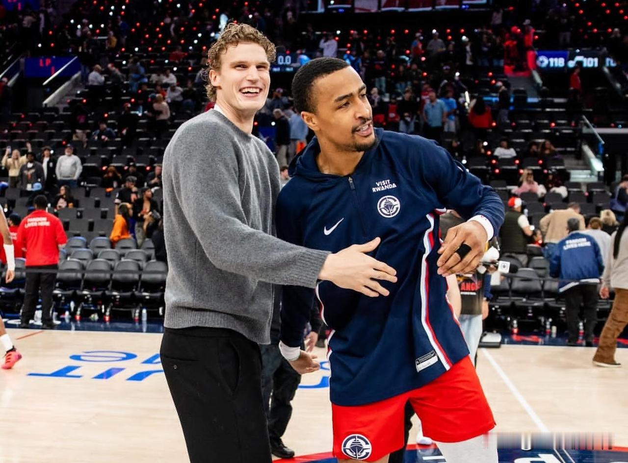 复出但没让上，快船真要交易科林斯？
今天快船对阵猛龙的赛前名单中，莱昂纳德因伤休