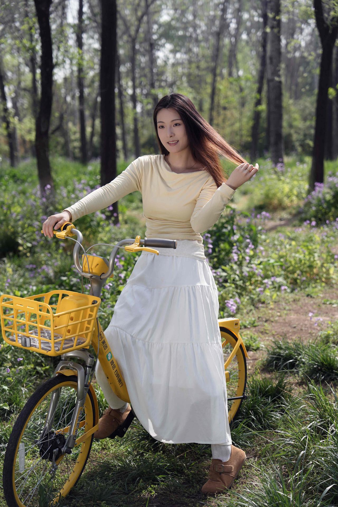 春日野餐，与自然共舞，骑上小黄车，享受美好时光！🌸🚴‍♀️