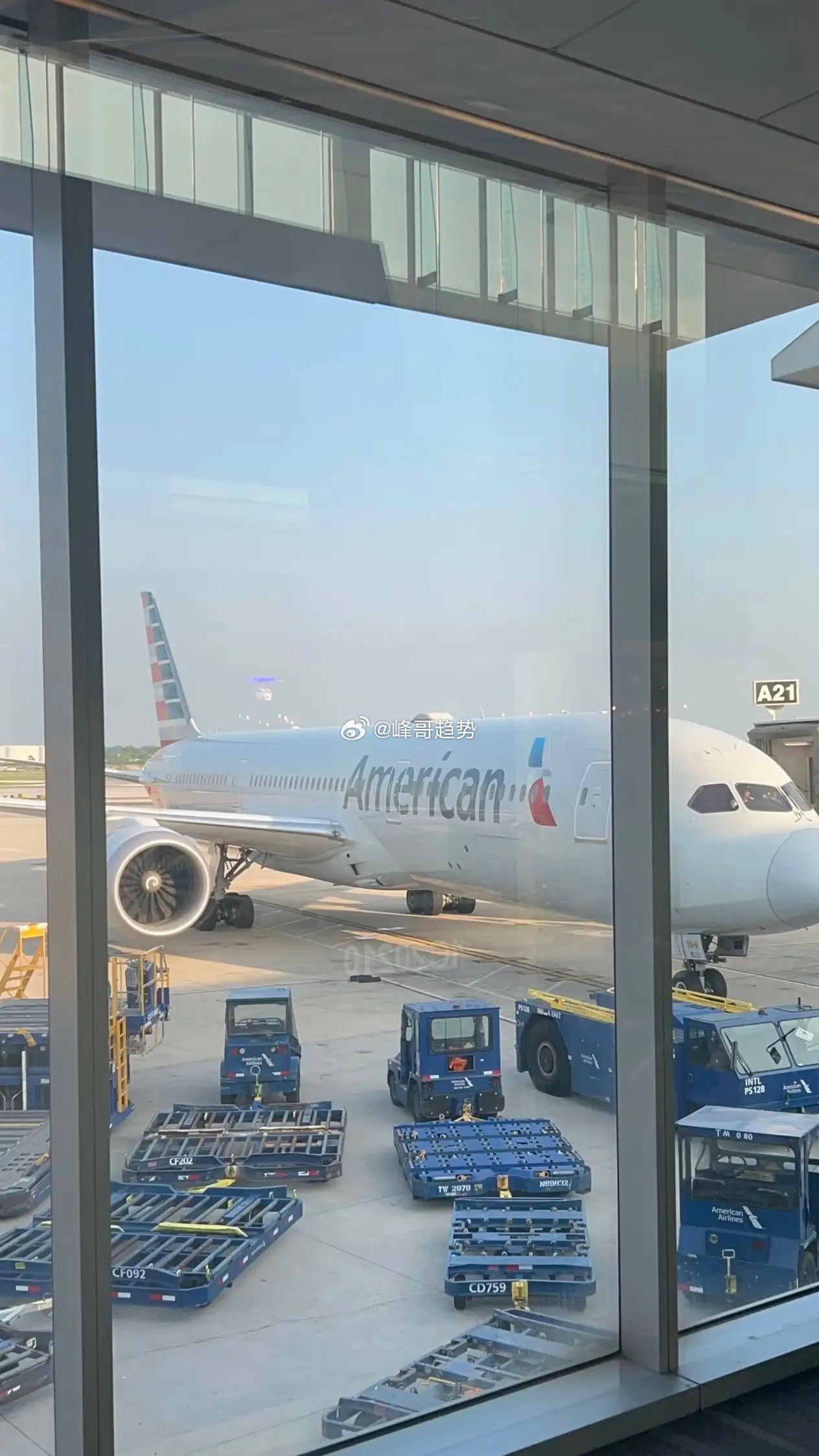 美以对伊朗实施打击后油价大幅飙升，美国航空公司早已放弃燃油成本对冲，若冲突长期持